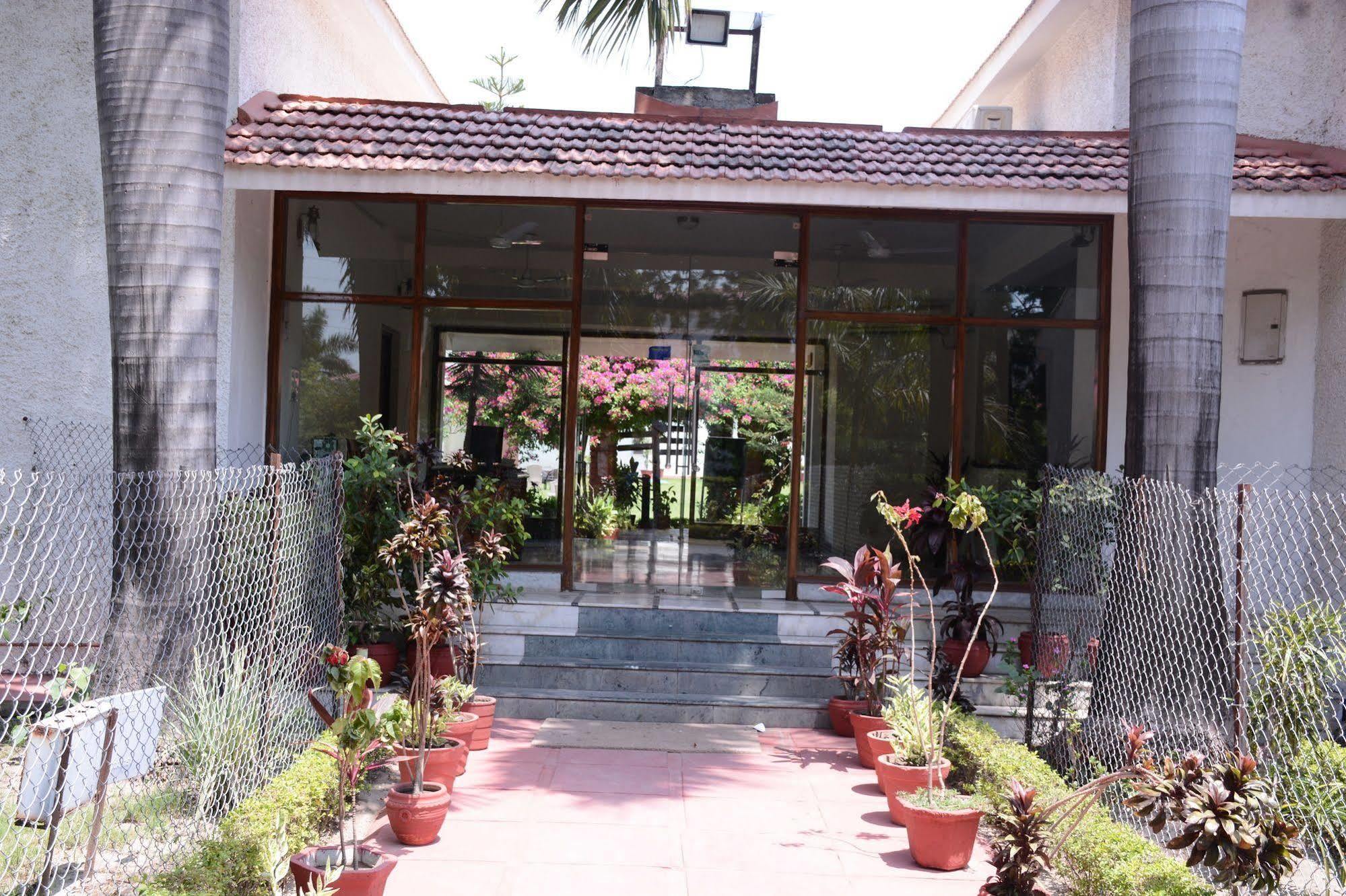 Naturoville Ayurvedic And Yoga Retreat Rishīkesh Exterior foto